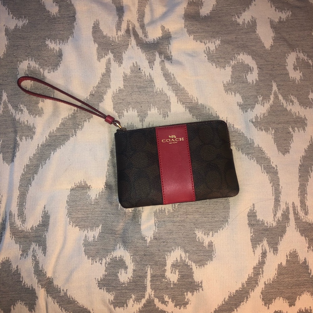 The Óriginal colors signature COACH wrist wallet!!